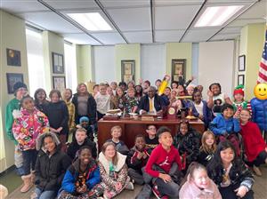 third graders with Roanoke Mayor Sherman Lea